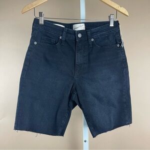 NEW Universal Thread 6 28 High Rise Bermuda Jean Shorts Slim Leg Raw Hem Denim